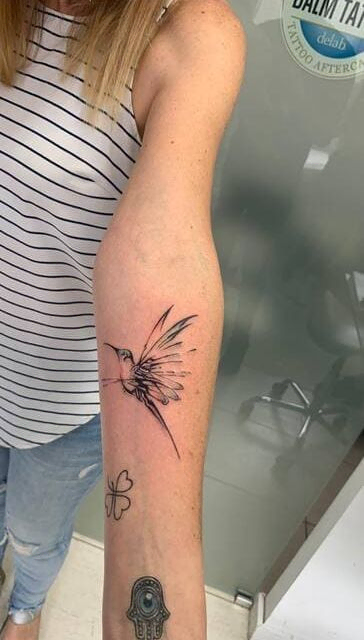 tatuaje de colibri realista